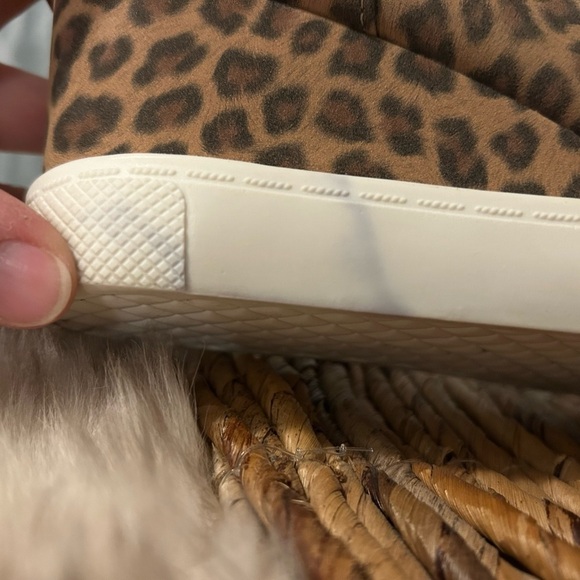 Women’s Size 9.5 Leopard Print Shoes Wedge Boots Zip Sneaker Booties Athlefit - Picture 6 of 7